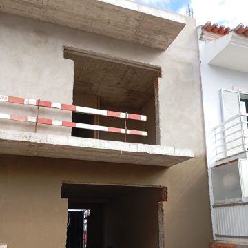 Mònico Remodelações e Telhados - Barreiro - Corte de hormigón