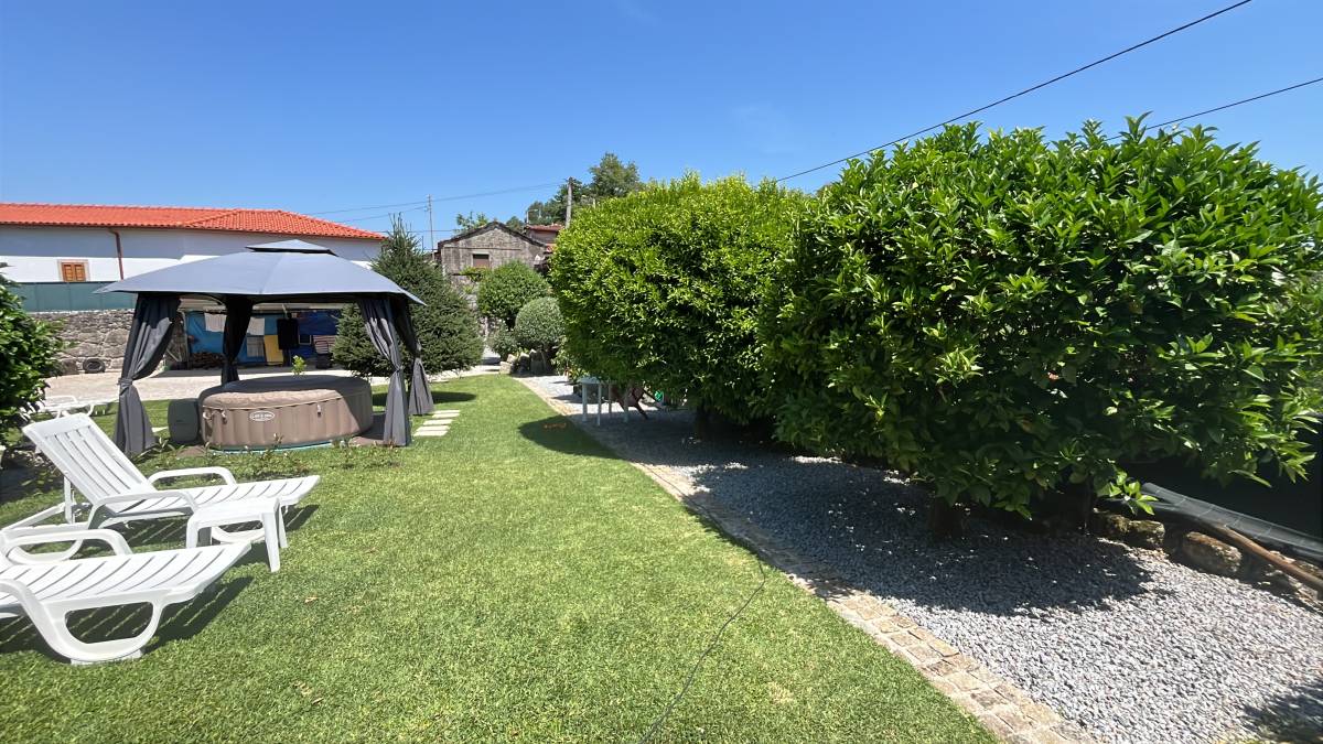 Serviços da Serra - Terras de Bouro - Colocación de rocas