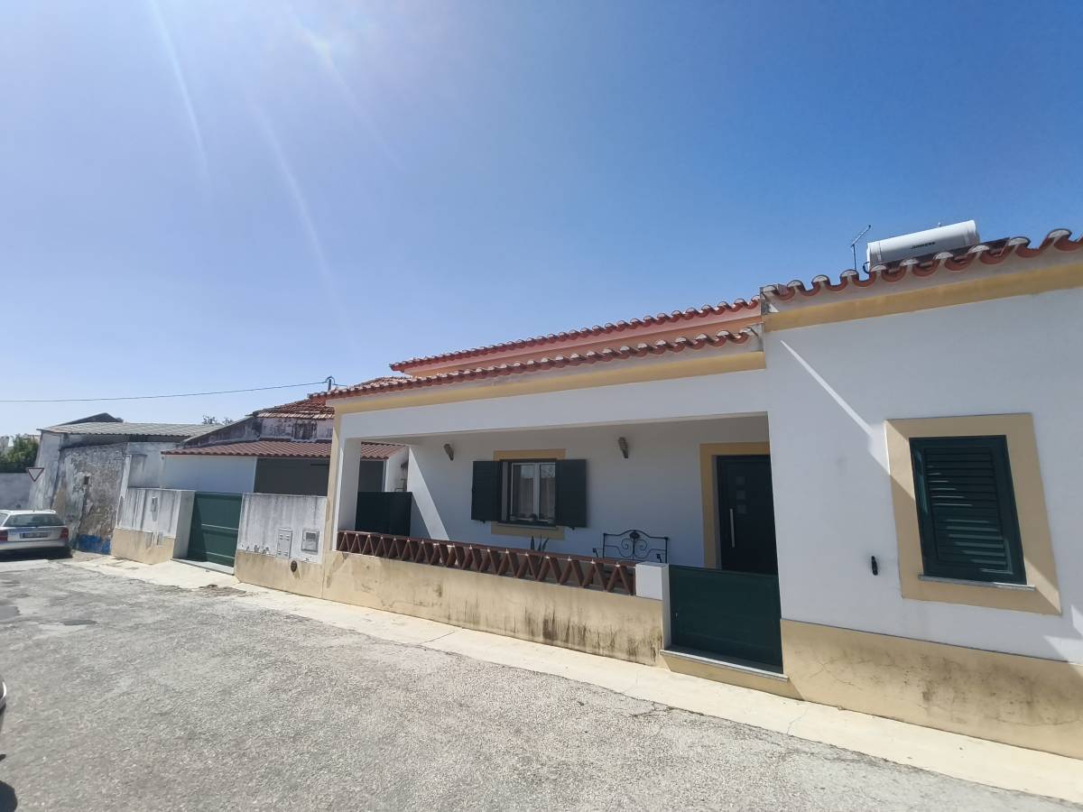 Mailon & Valquíria. lda - Évora - Limpeza ou Inspeção de Painel Solar