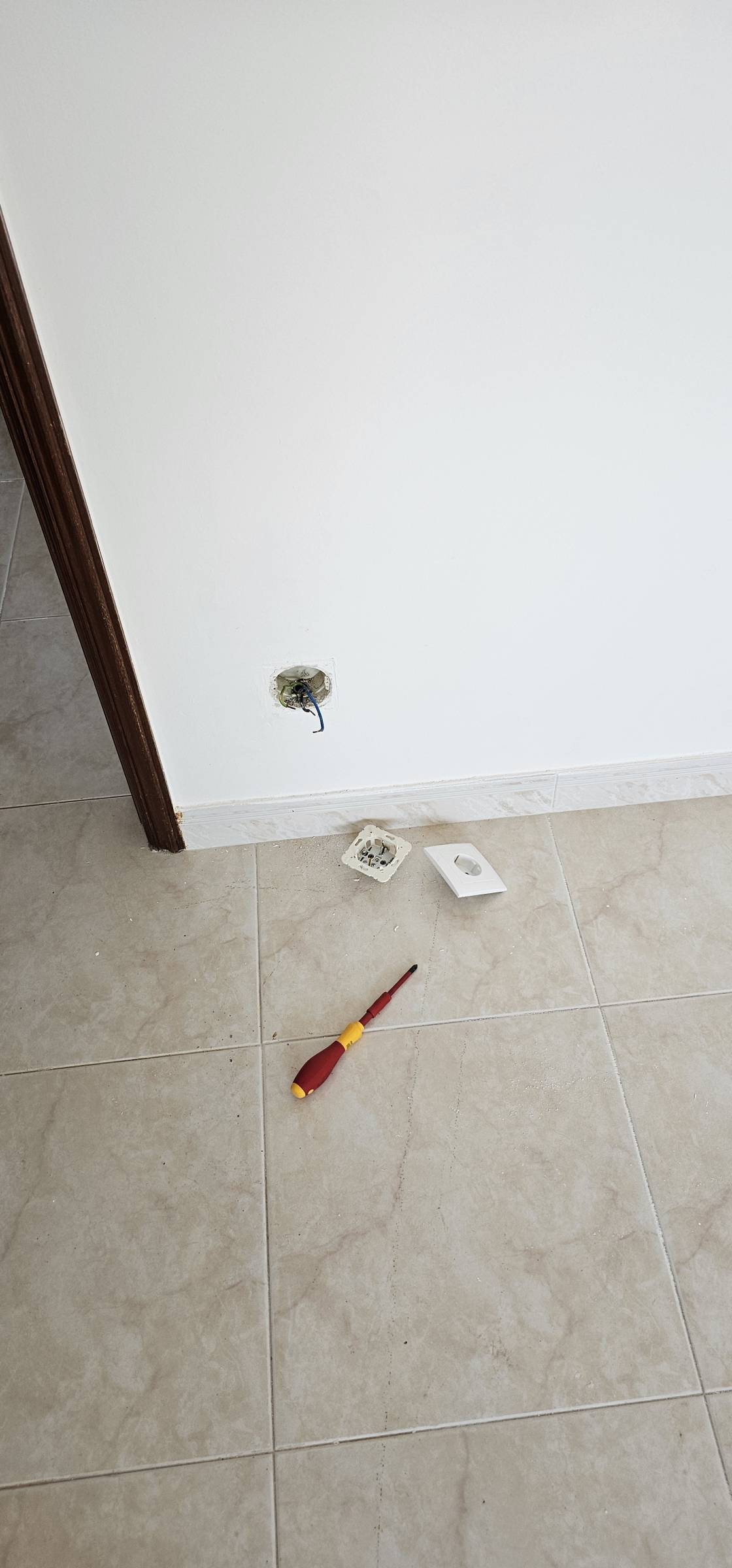 Rui Francisco - Torres Vedras - Circuit Breaker Panel or Fuse Box Installation
