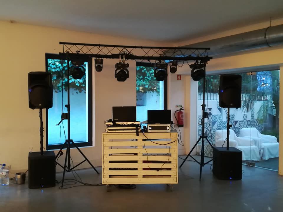 Hugo Correia - Montijo - Aluguer de Equipamento de Iluminação para Eventos