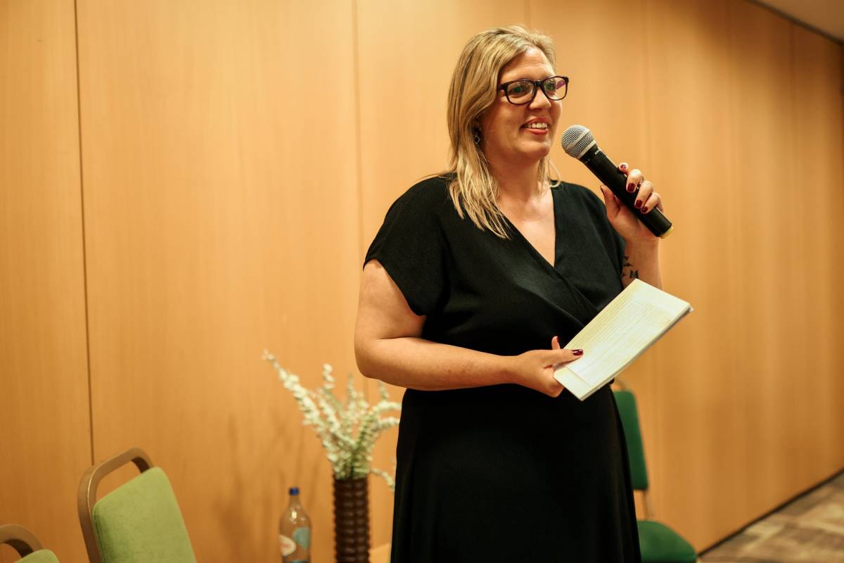 Vanessa Tagliari - Marinha Grande - Kleiderschrank ordnen / organisieren