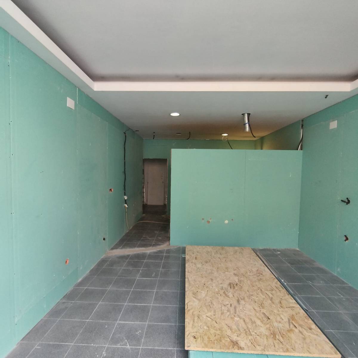 Oliveira Legacy - Lisboa - Suspensão de Quadros e Instalação de Arte