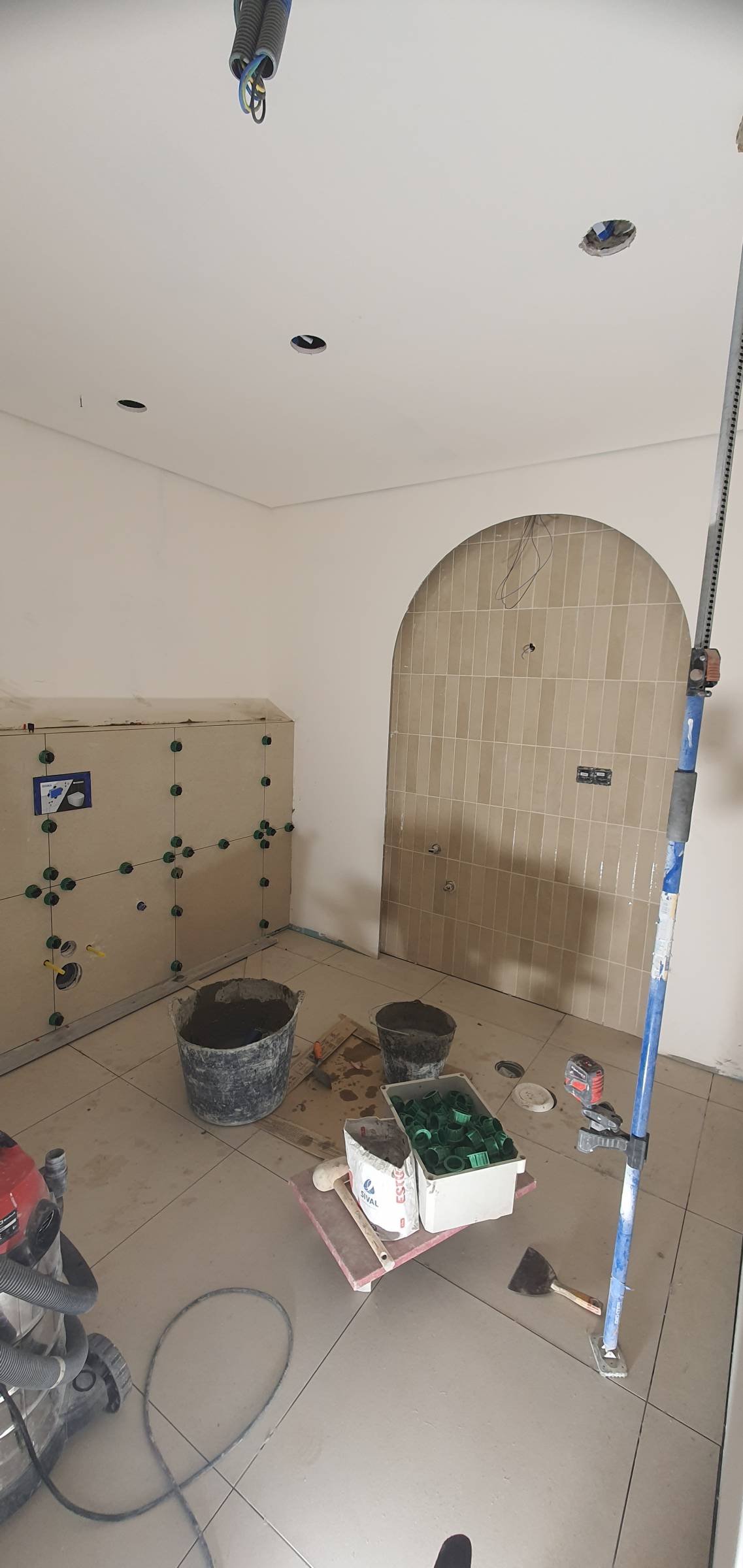 Molinas Construções - Oeiras - Remoção de Ervas Daninhas