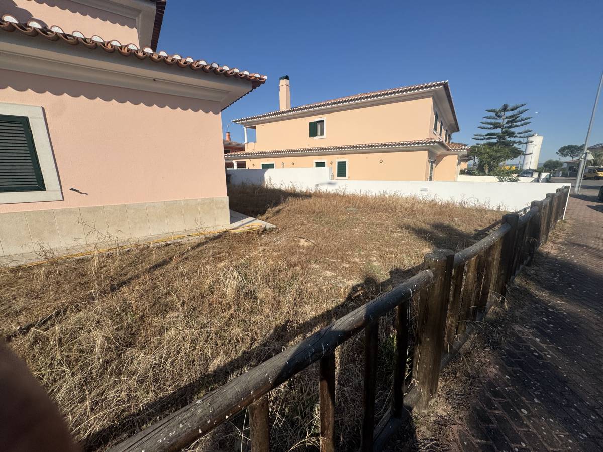 Império da relva - Odivelas - Construção de Poço