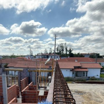 Edificar Steel - Leiria - Trockenbau und Aufhängen von Trockenbauwänden