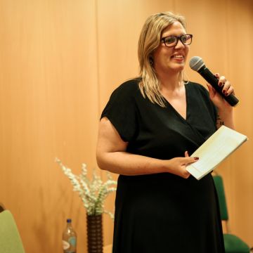 Vanessa Tagliari - Marinha Grande - Kleiderschrank ordnen / organisieren