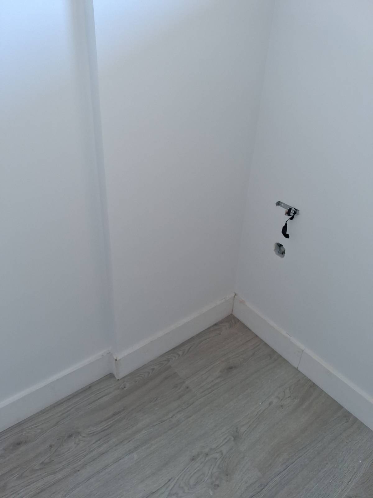 Local Stay Services - Almada - Stone or Tile Flooring Installation