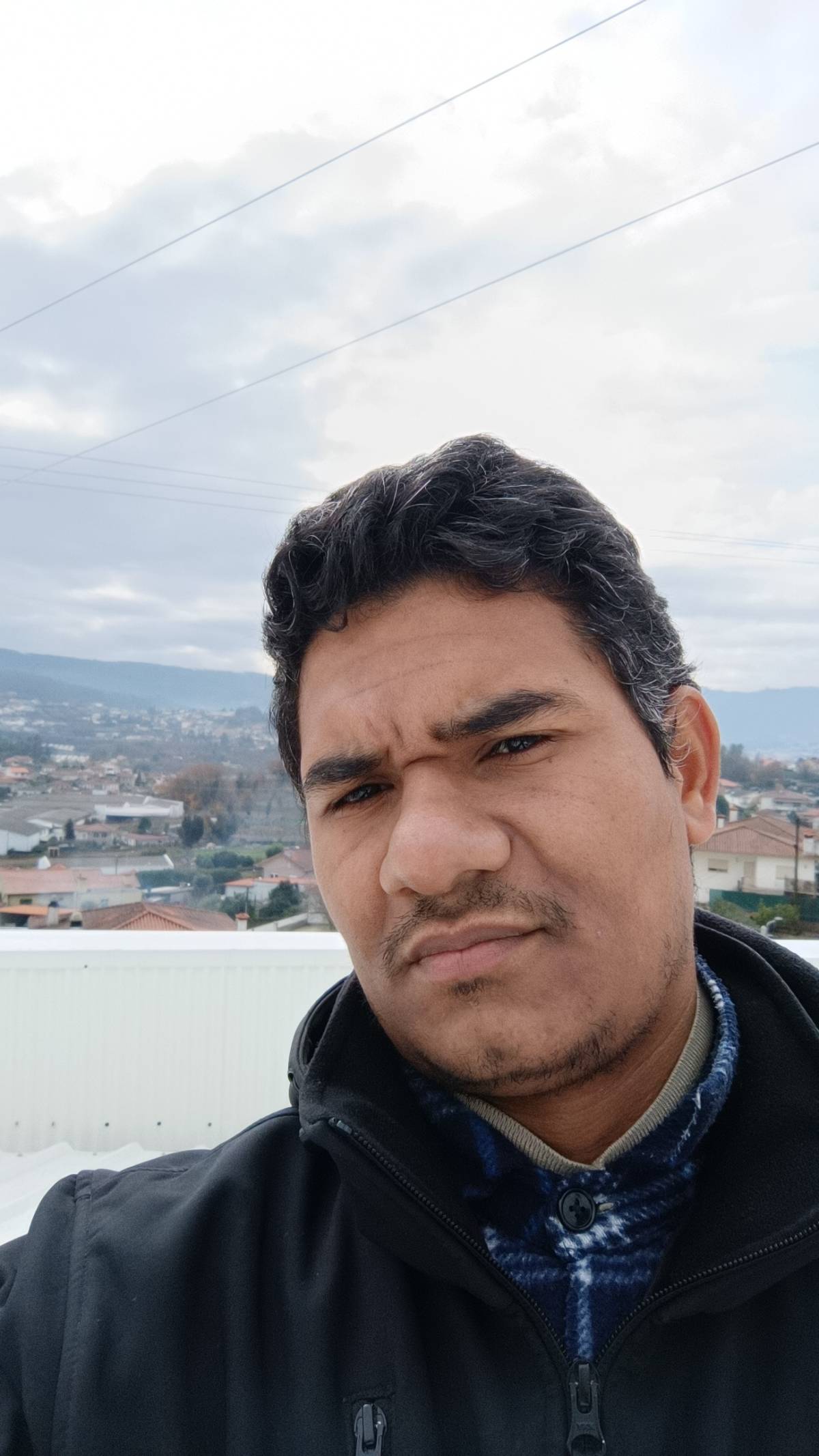 Silva serralheiro cívil / Soldador - Santo Tirso - Reparação de Portão de Garagem