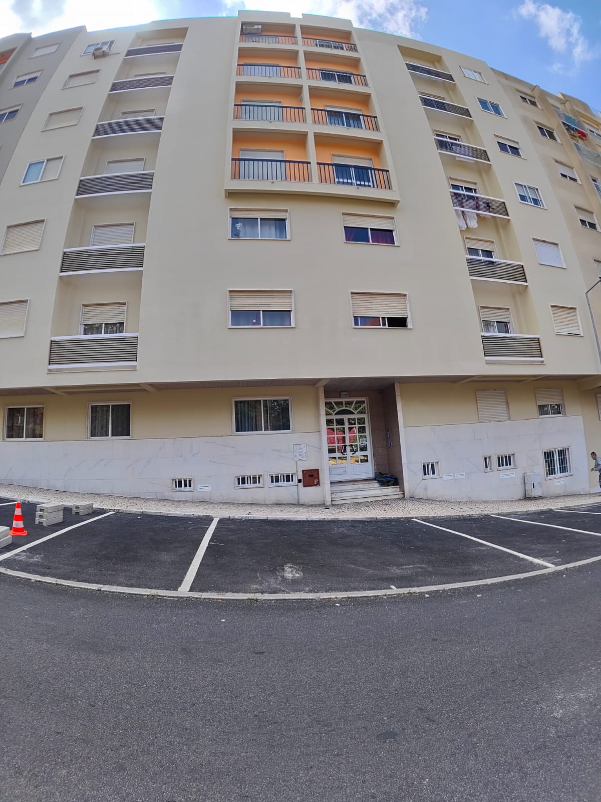 CBS Reabilitação predial - Odivelas - Dachfenster montieren