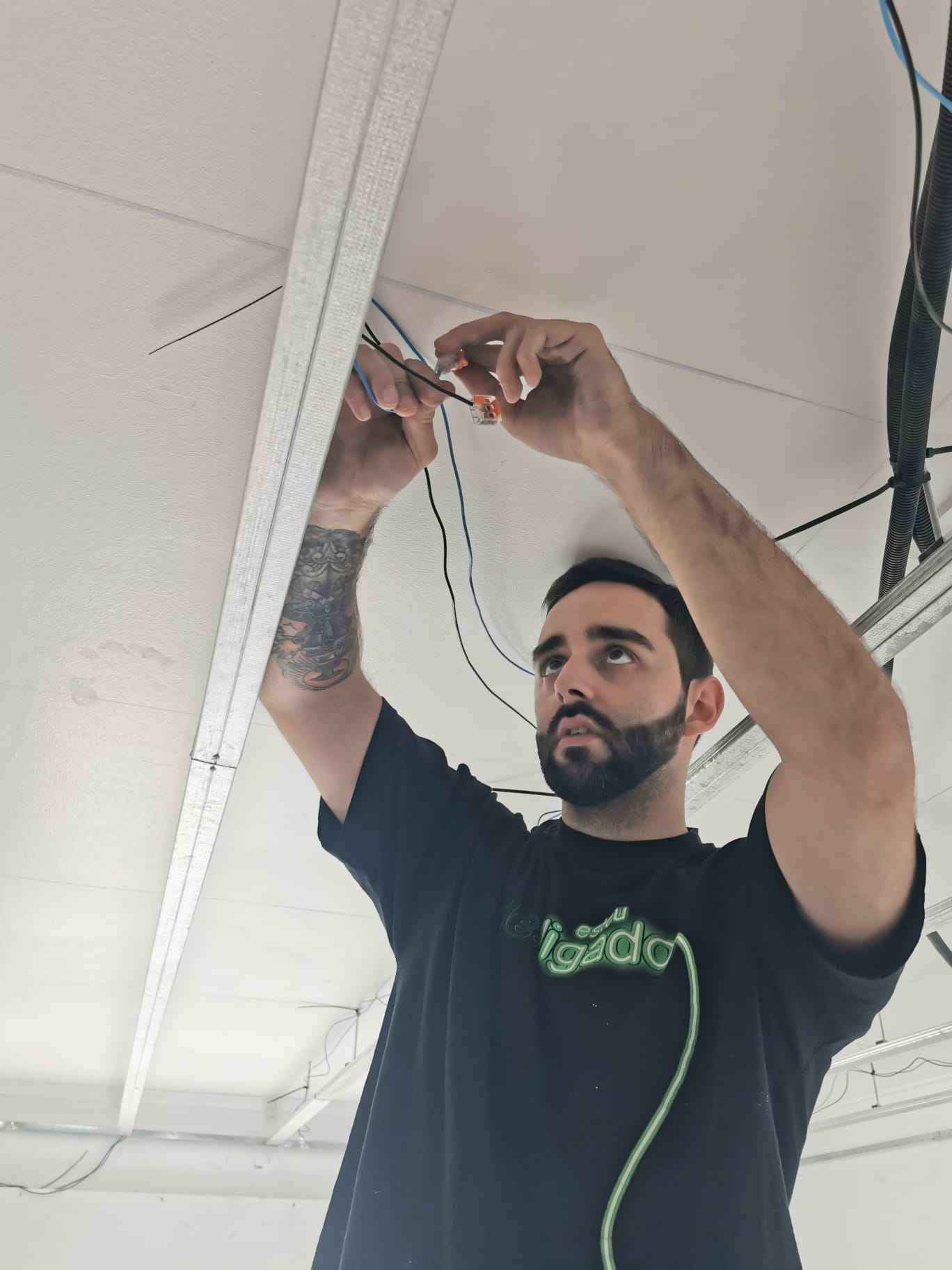 João Marques - Almada - Instalación de lámparas