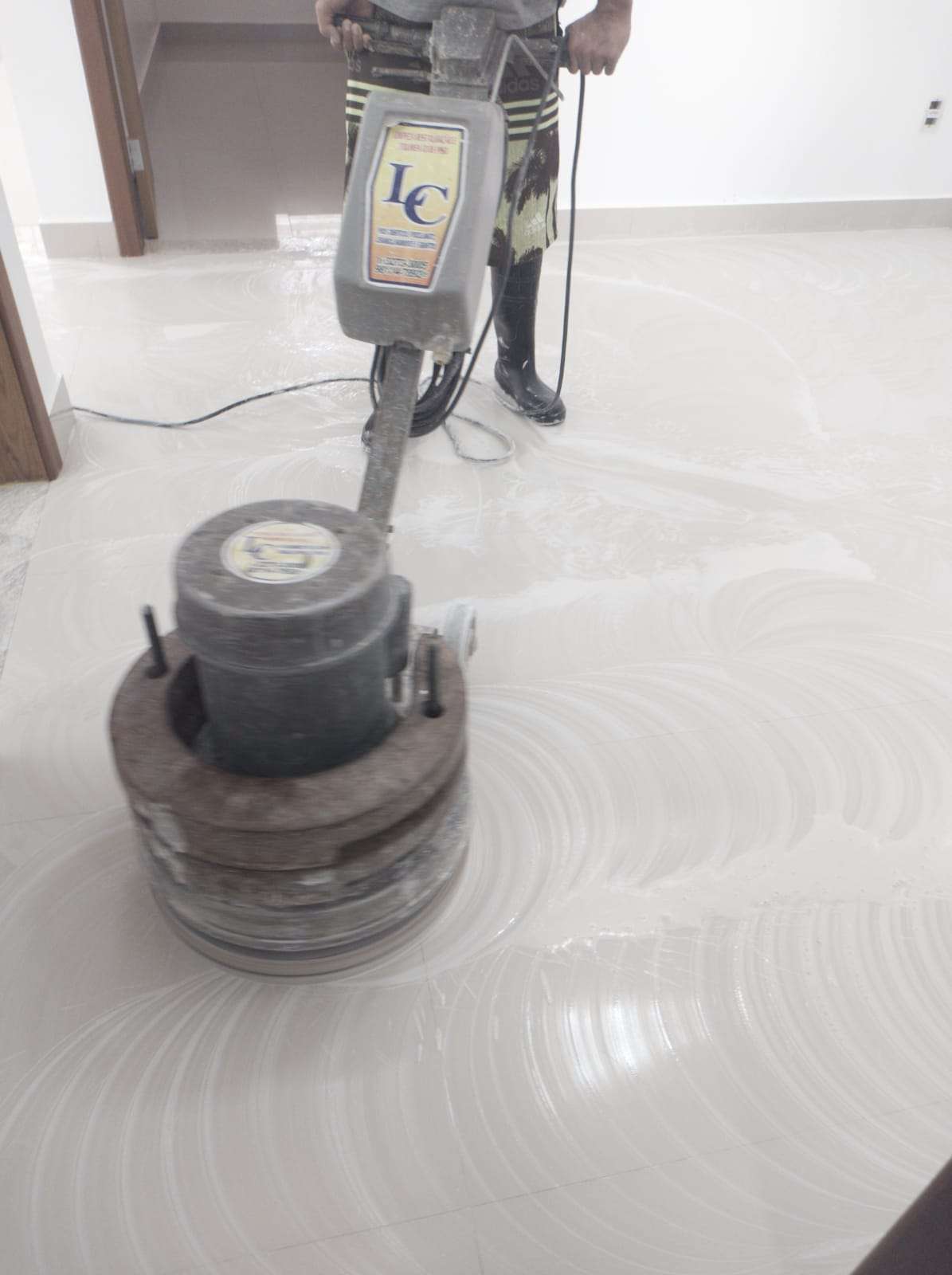 Afagar soalho Pinturas geral - Fafe - Cabinet Repair