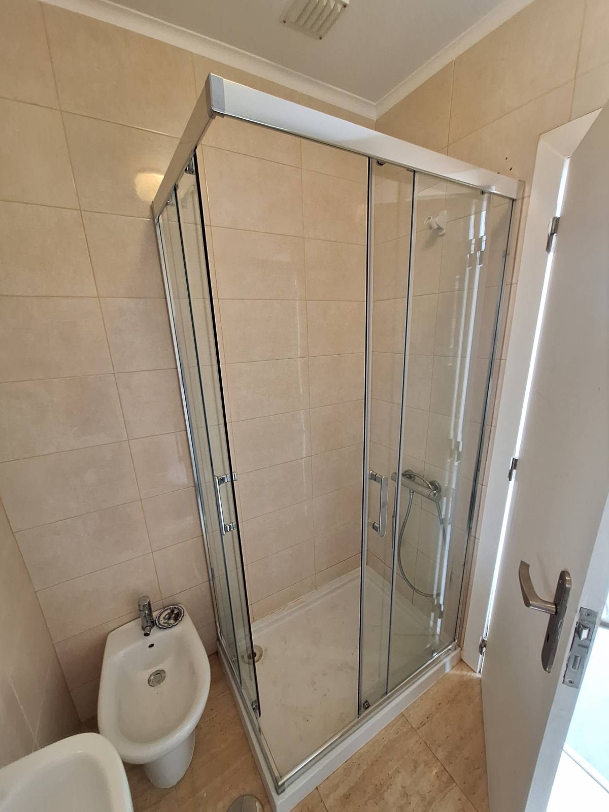 Almeida Service - Torres Vedras - Drywall Repair and Texturing