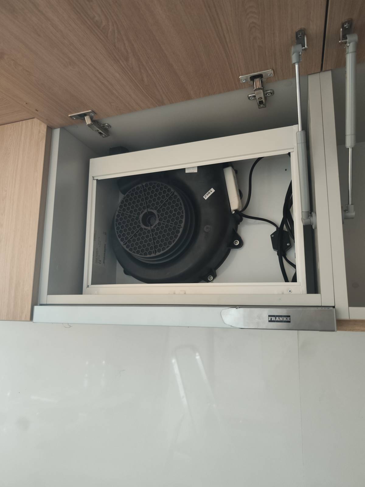Bruno Pedroso - Oeiras - Fan Installation