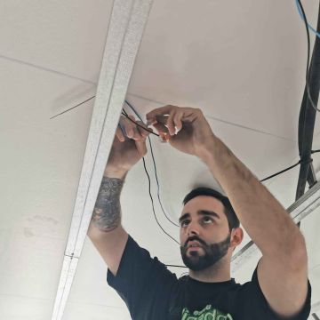 João Marques - Almada - Instalación de lámparas