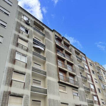 CBS Reabilitação predial - Odivelas - Dachbau oder -austausch