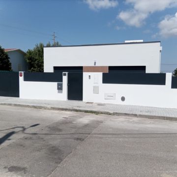 FerriCriativo - Setúbal - Einbau oder Austausch der Garagentür