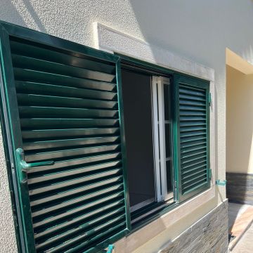 Sandro Reganha - Almada - Instalação ou Substituição de Portão de Garagem