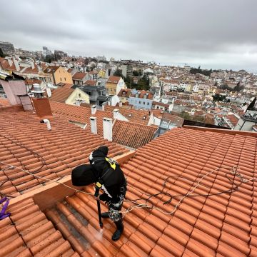 CBS Reabilitação predial - Odivelas - Dachrinnen montieren oder austauschen