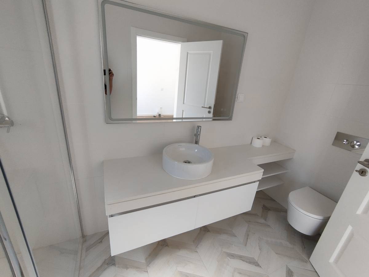 Juan Leon - Albufeira - Vinyl or Linoleum Repair or Partial Replacement