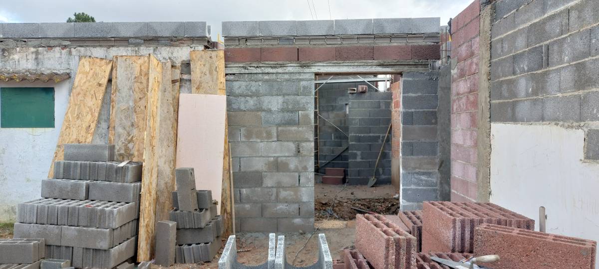 Alexandr - Leiria - Construction de mur intérieur