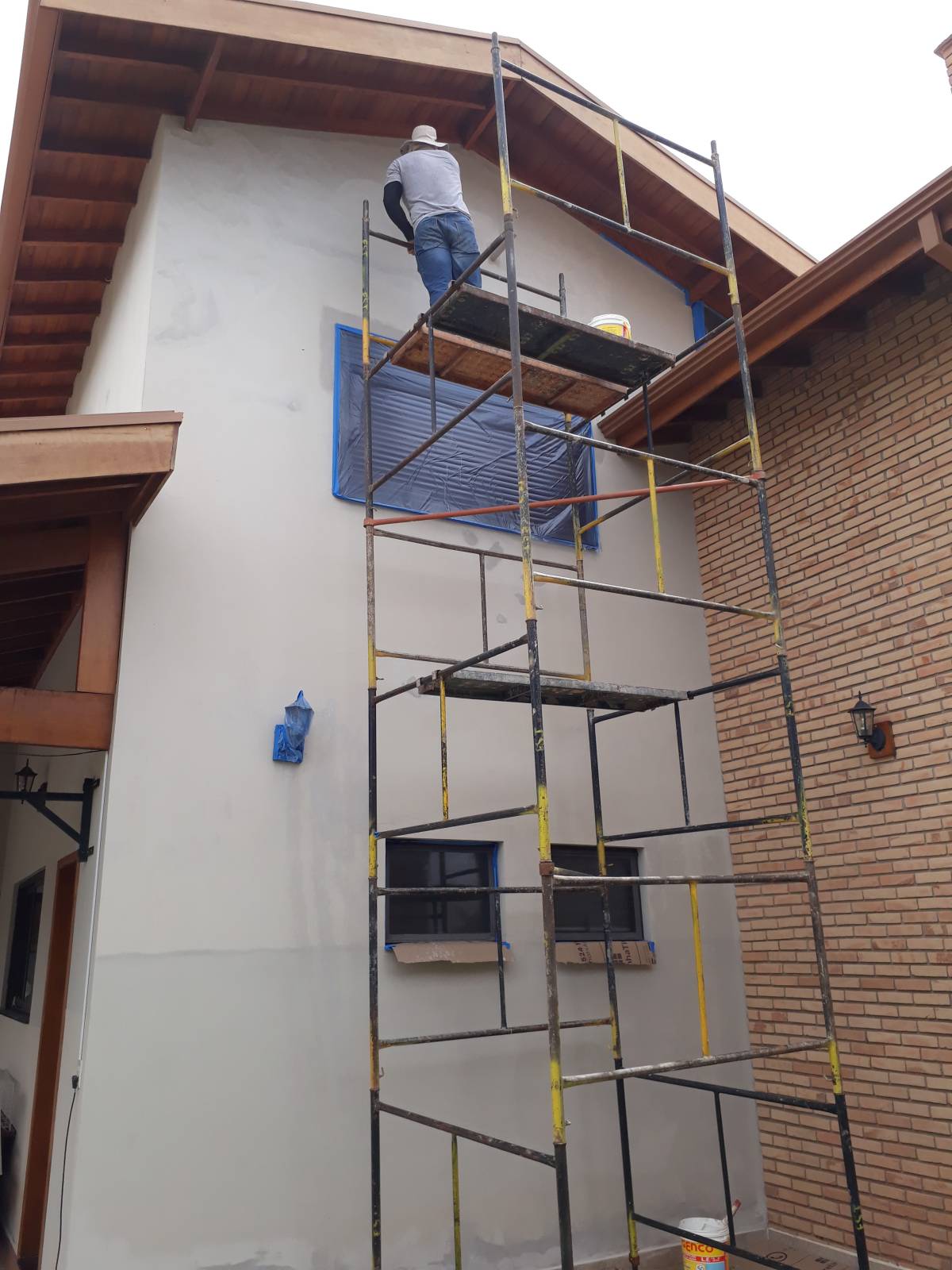 Alexandre Dias pinturas e reformas - Caldas da Rainha - Instalação, Reparação ou Remoção de Revestimento de Parede