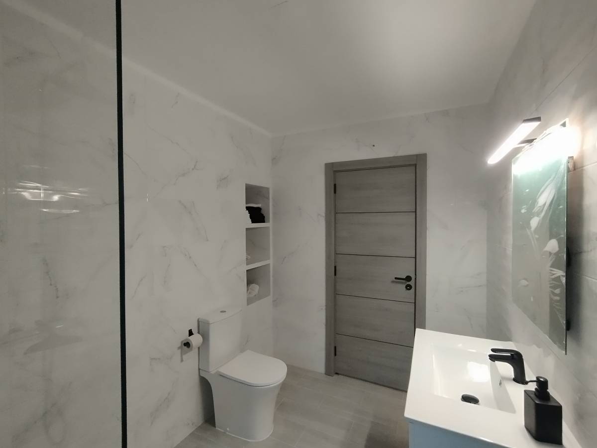 Juan Leon - Albufeira - Cabinet Repair