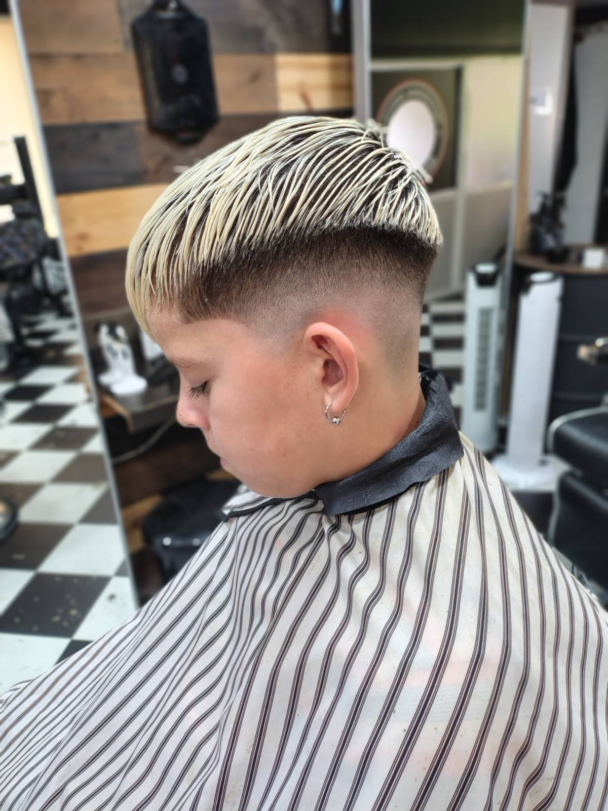Henrique Barber - Amadora - Friseure und Barbiere