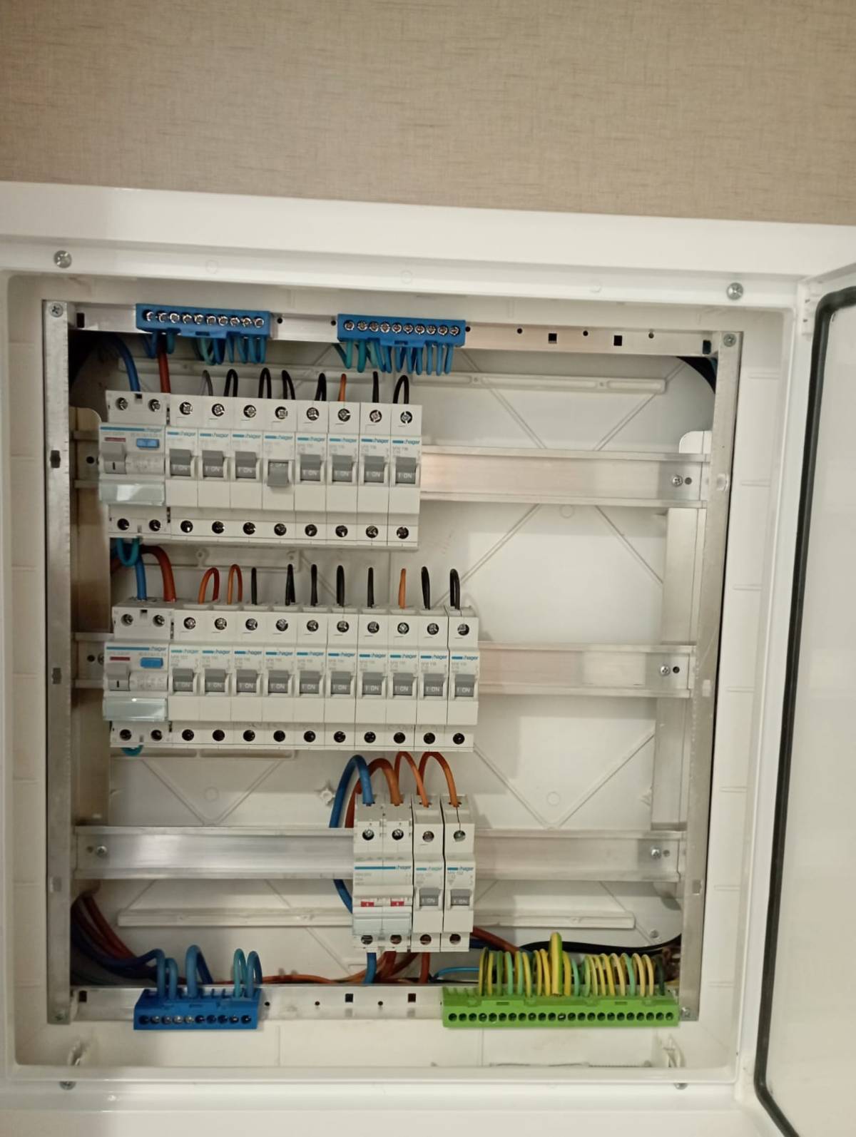 Fceletricidade - Vila Nova de Famalicão - Problemas Elétricos e de Cabos
