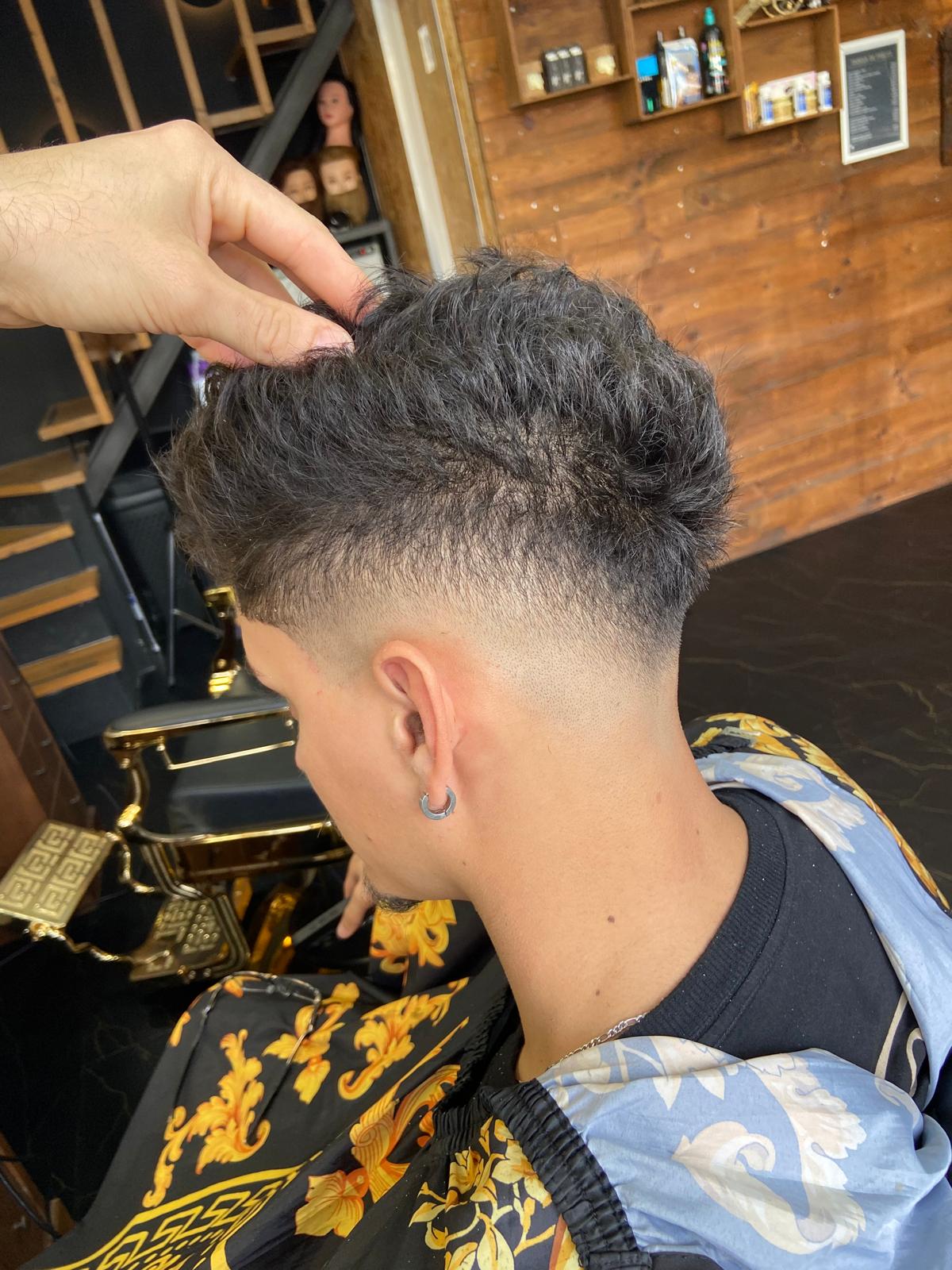Henrique Barber - Amadora - Friseure und Barbiere
