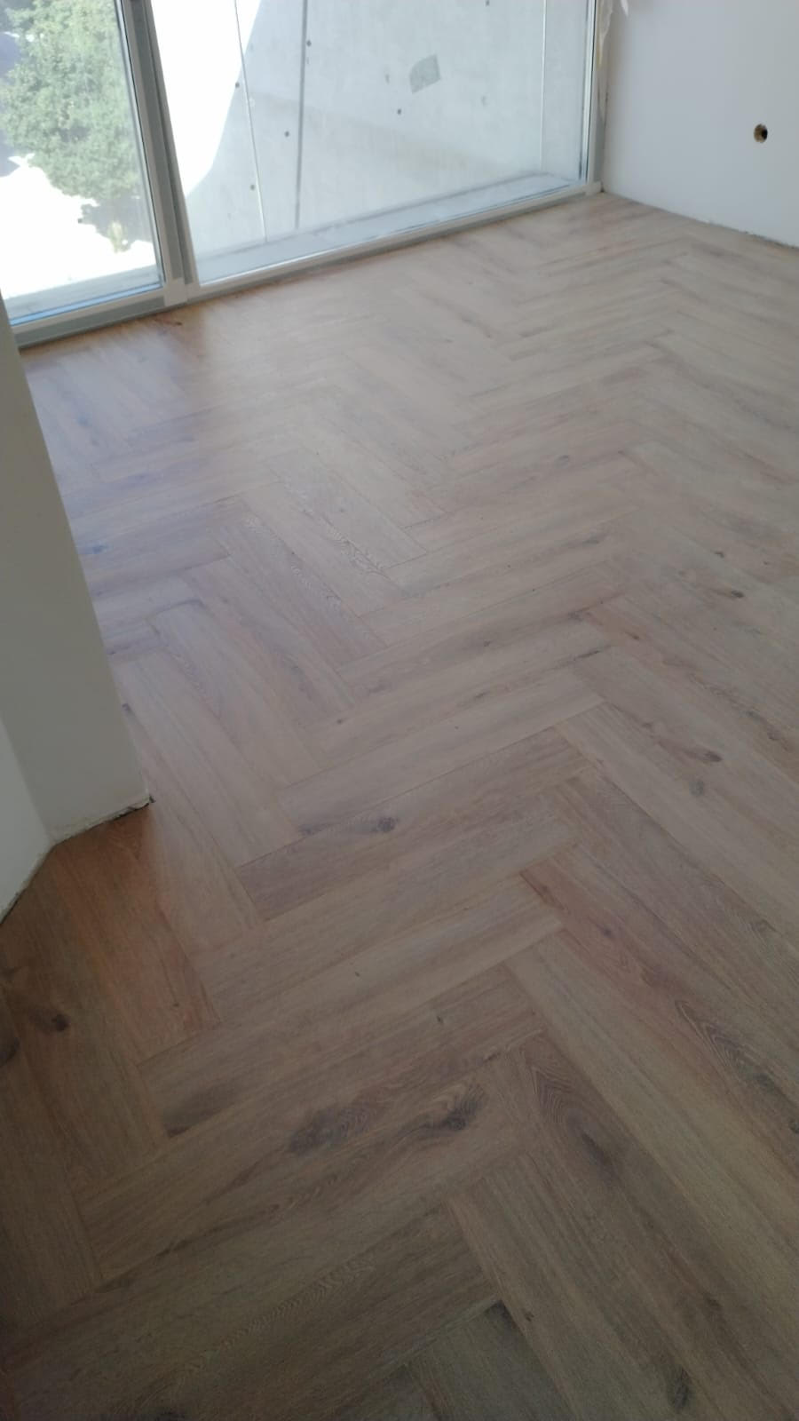 Énio Patricio - Leiria - Vinyl or Linoleum Repair or Partial Replacement