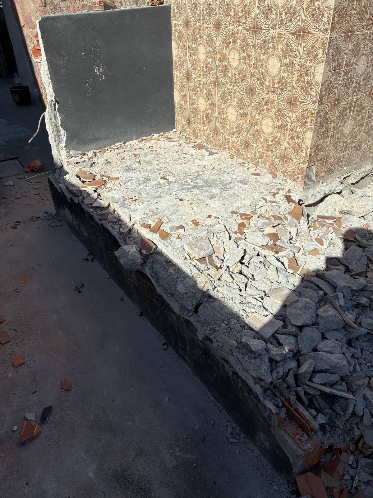 Daniel - Gondomar - Asbestos Removal