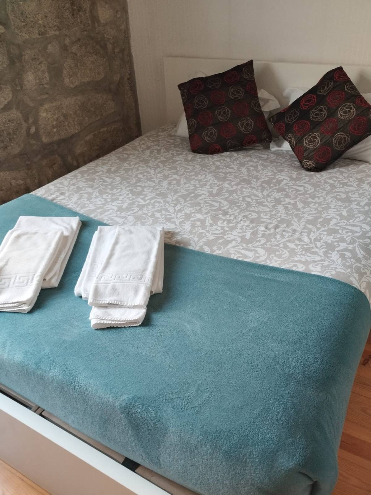 Tatiana Brito - Vila Nova de Gaia - Limpeza de Cortinas e Cortinados