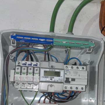 José Pereira | Serviços Elétricos - Lisboa - Installation des Sicherungs- oder Verteilerkastens