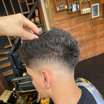 Henrique Barber - Amadora - Friseure und Barbiere