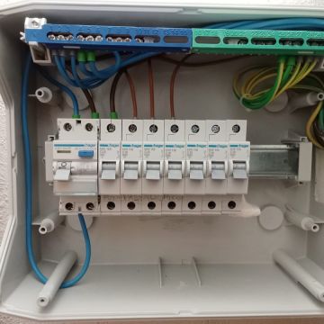 José Pereira | Serviços Elétricos - Lisboa - Montagem de Candeeiros