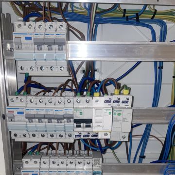 José Pereira | Serviços Elétricos - Lisboa - Reparatur von Lichtschaltern und Steckdosen