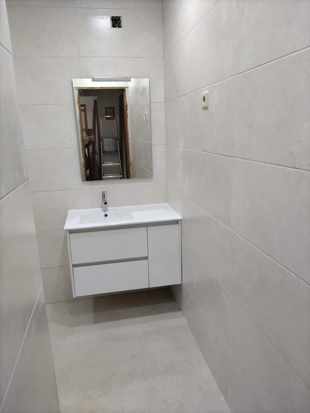 Mendes Remodelação - Palmela - Stone or Tile Flooring Installation