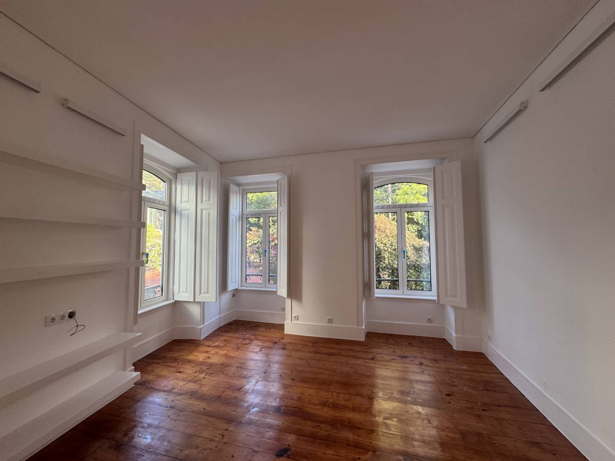 Gn17pinturas e multiserviços, unipessoal Lda - Sintra - Instalação, Reparação ou Remoção de Revestimento de Parede