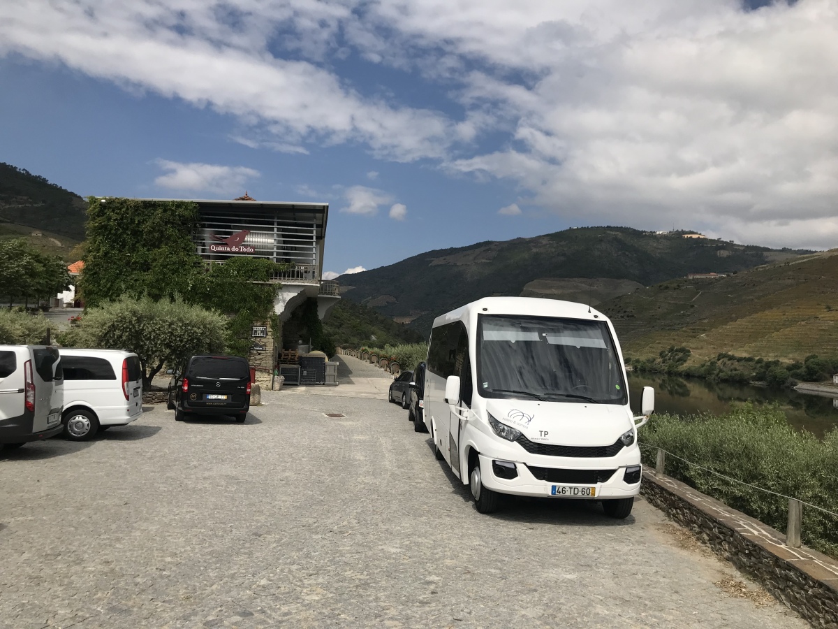 Transportes Heleno e Correia, Lda - Vila Real - Aluguer de Viaturas