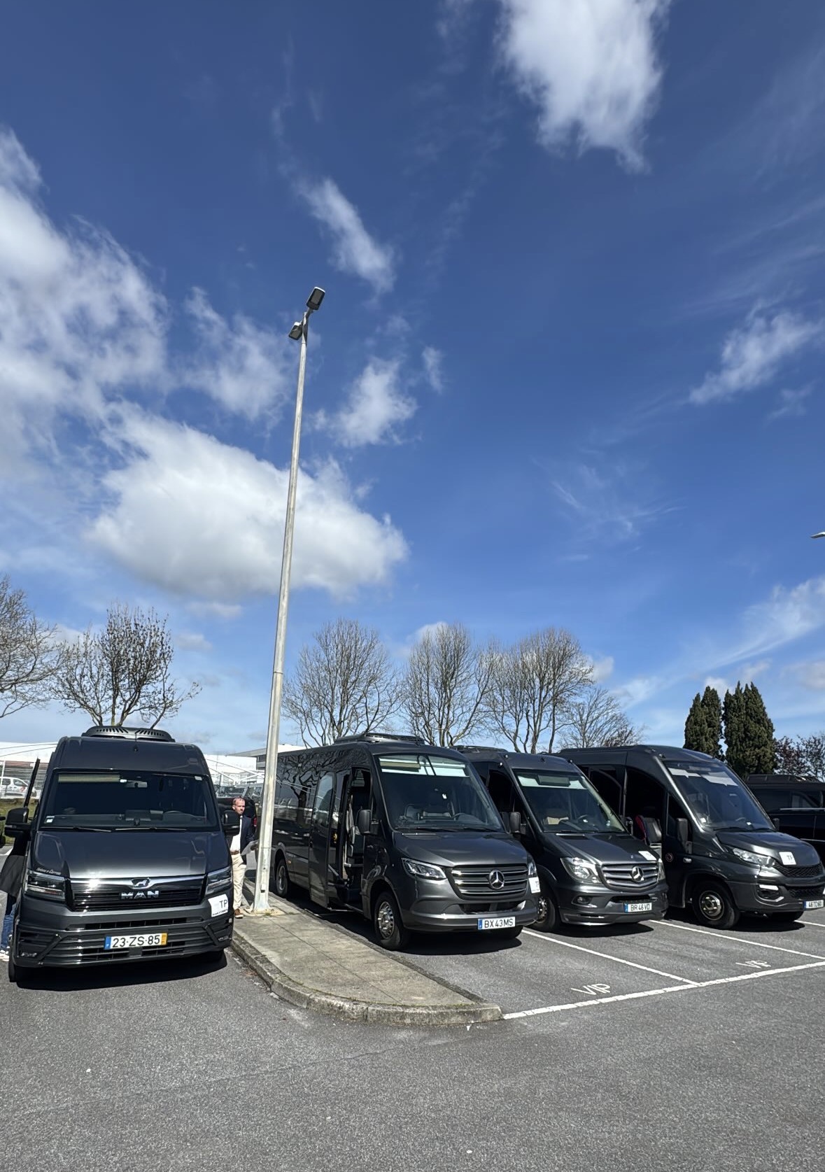 Transportes Heleno e Correia, Lda - Vila Real - Aluguer de Viaturas