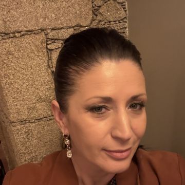 Liliana Neto - Esposende - Lavagem de Roupa e Engomadoria