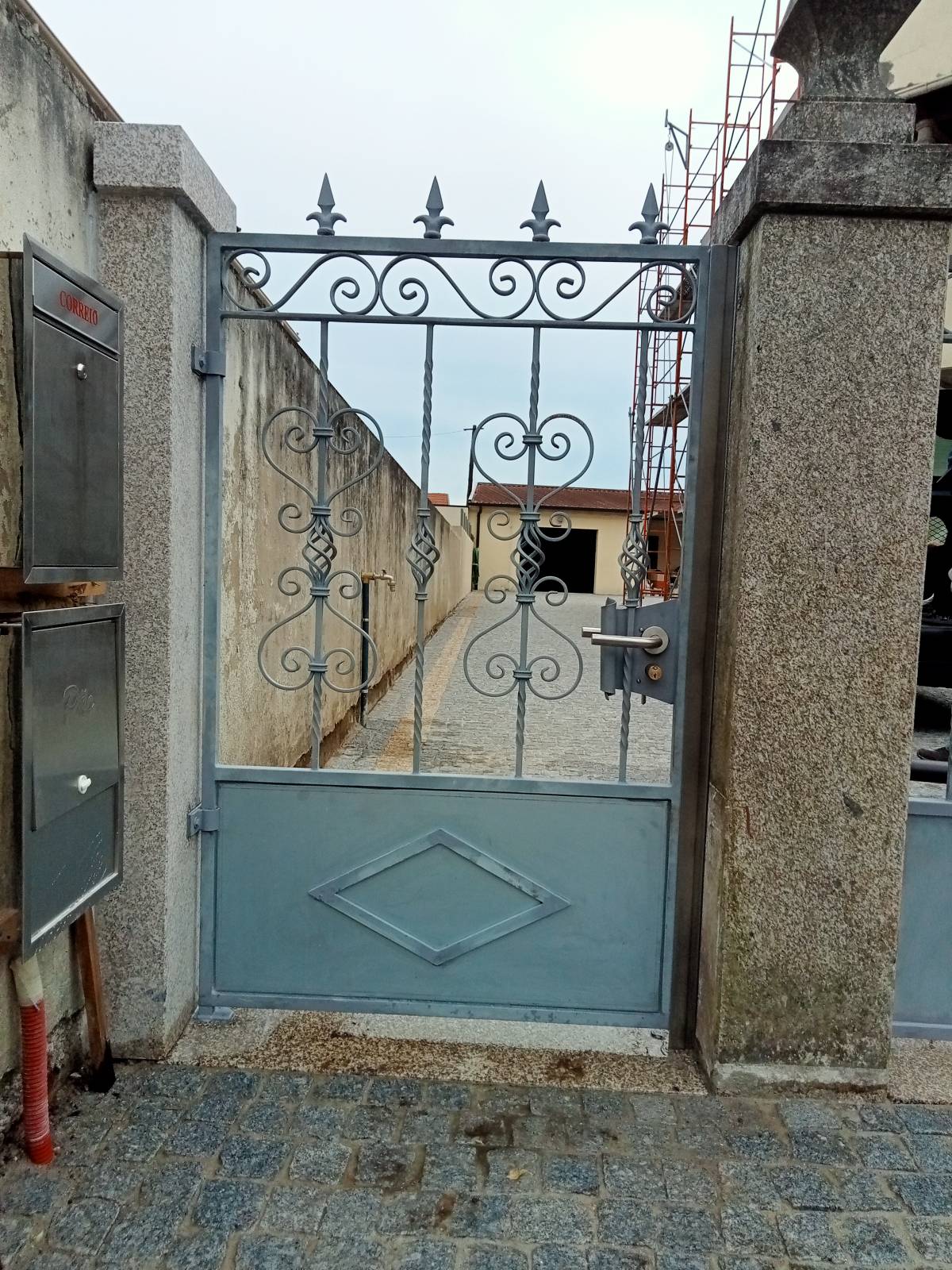 André Faria Serralharia - Vila Nova de Famalicão - Reparación de puertas
