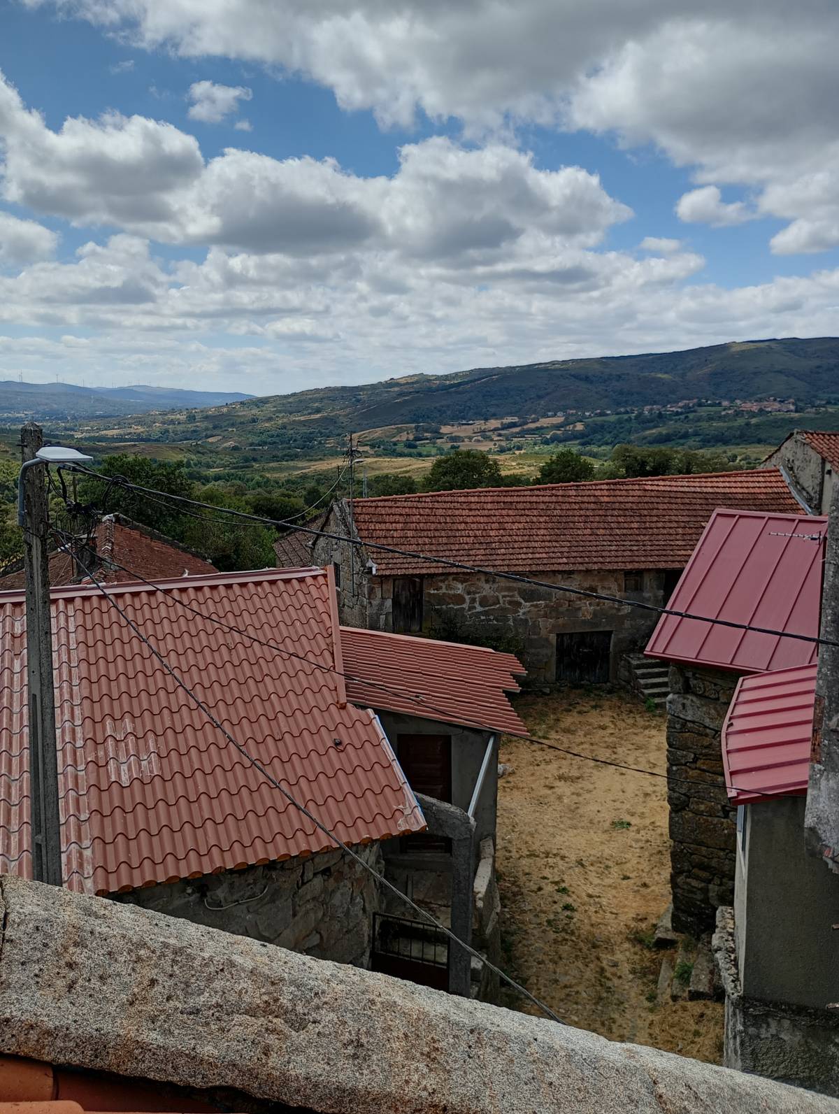 Brazuca limpa telhas - Montalegre - Hausputz