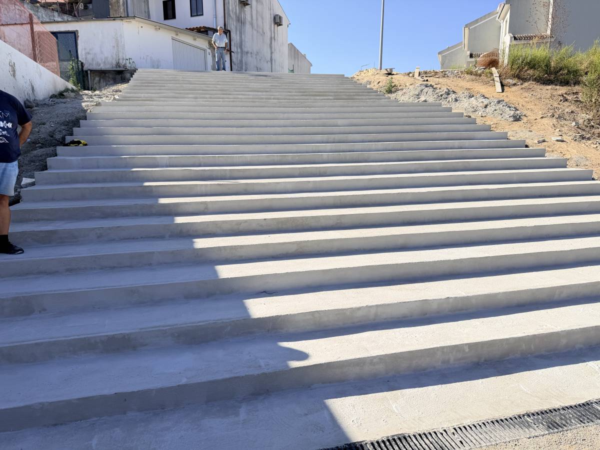 Spark & Smirk Lda - Maia - Stone or Tile Flooring Installation