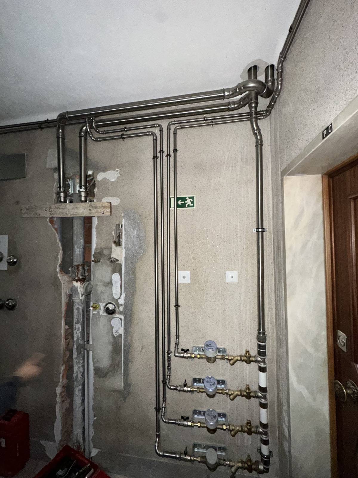 Mike Nikul - Odivelas - Instalación de baños