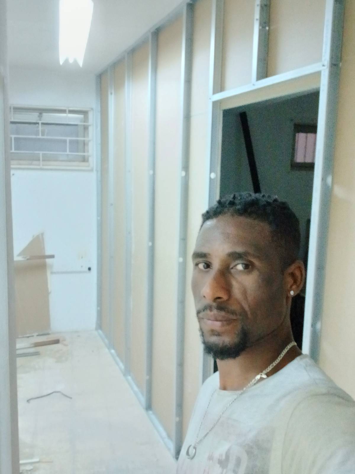 JE Remodelações - Oeiras - Stone or Tile Flooring Installation