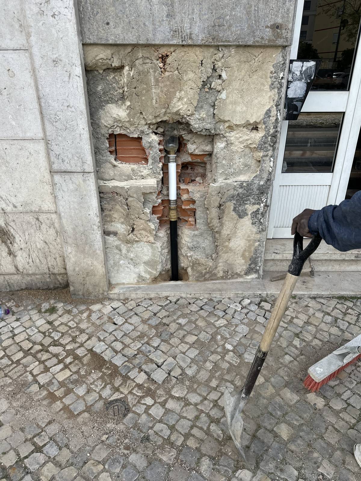 Mike Nikul - Odivelas - Instalación de tuberías de fontanería