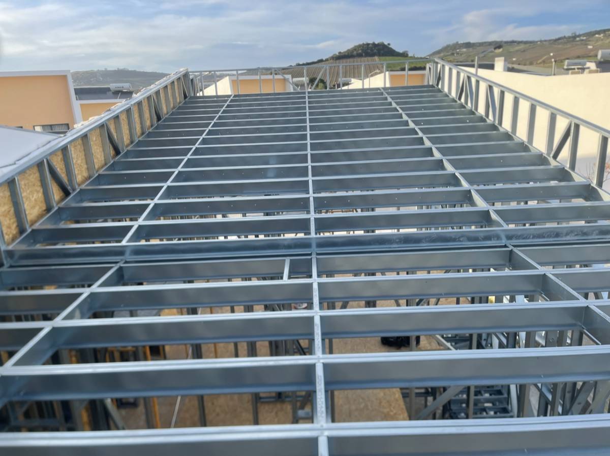 WU DRY CONSTRUCTION ( steel Frame construção em aço leve - Amadora - Instalação de Escadas