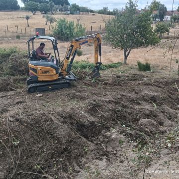 LMP Escavações - Vendas Novas - Vermietung landwirtschaftlicher Geräte